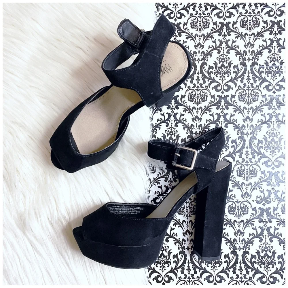 Mossimo : size : 8 : black ‘coco’ suede 5” peep-toe platform sandal pumps heels